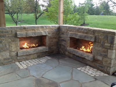 Outdoor fireplace with fireglass